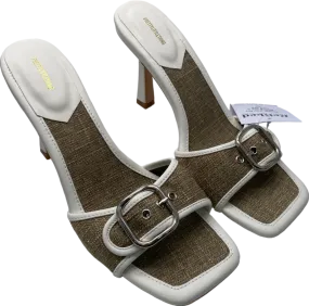 PrettyLittleThing White Square Toe Contrast Linen Buckle Detail Mid Heeled Sandals UK 7 EU 40 👠